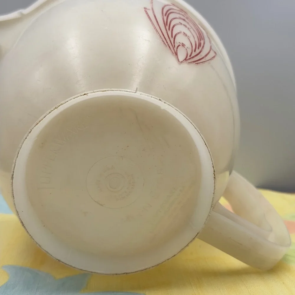 Vintage Tupperware 8 Cup Measuring Mix N Store Bowl Pour Spout Red Lettering Lid